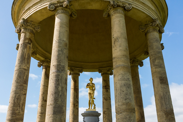Photo of a gold statue inside a pavillian at Stowe Landscape Gardens